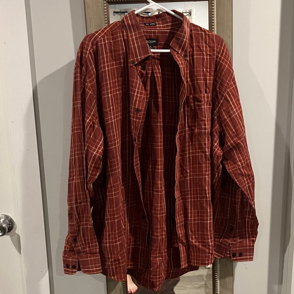 Van Heusen Men's Burgundy Plaid Button Down Shirt